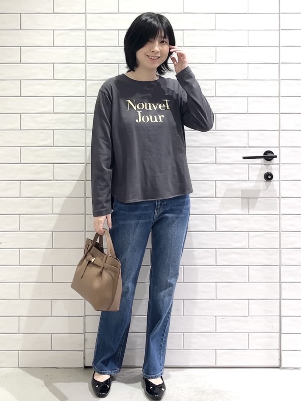 しおりさんの「OPAQUE.CLIP｜ロゴプリントロングTシャツ【洗濯機OK】」を使ったコーディネート