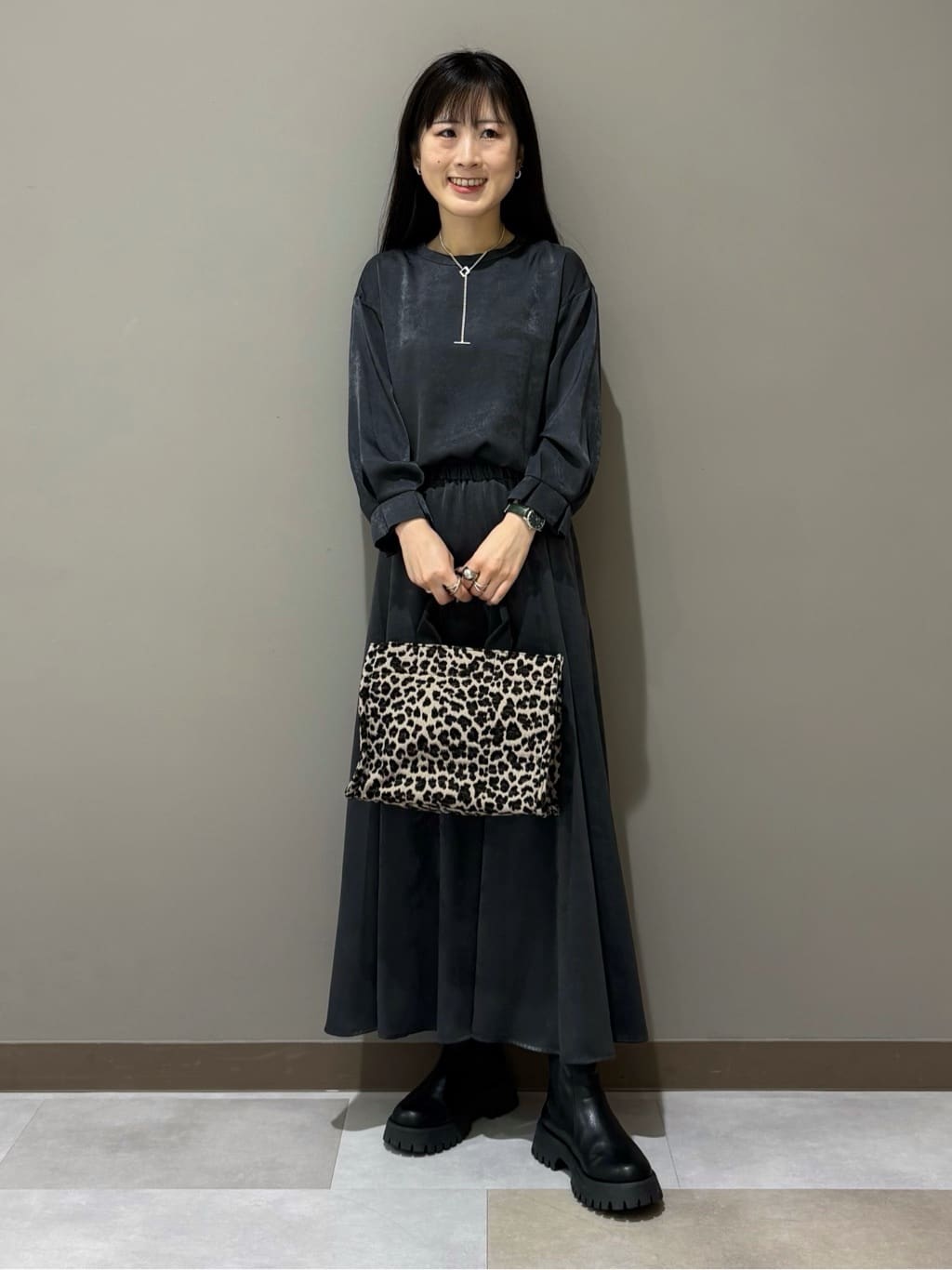 KEIKOさんの「INDIVI｜【セットアップ可能】スエード調サテンブラウス」を使ったコーディネート