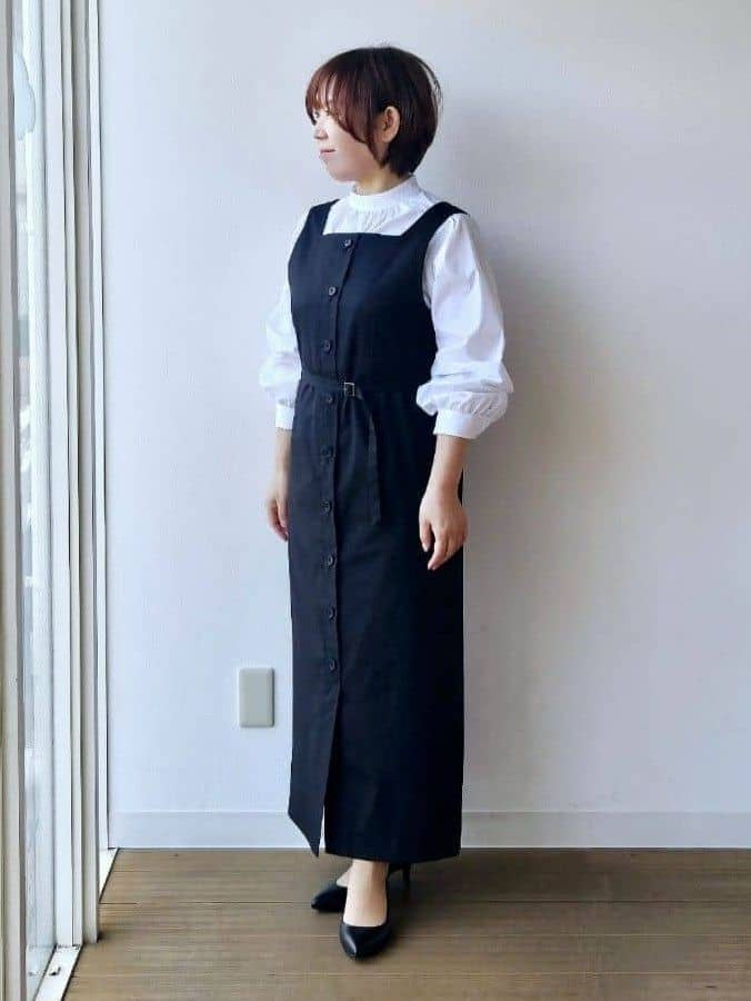 やじまさんの「UNTITLED｜【洗える/オンオフ使える】タイプライタースタンドネックブラウス」を使ったコーディネート