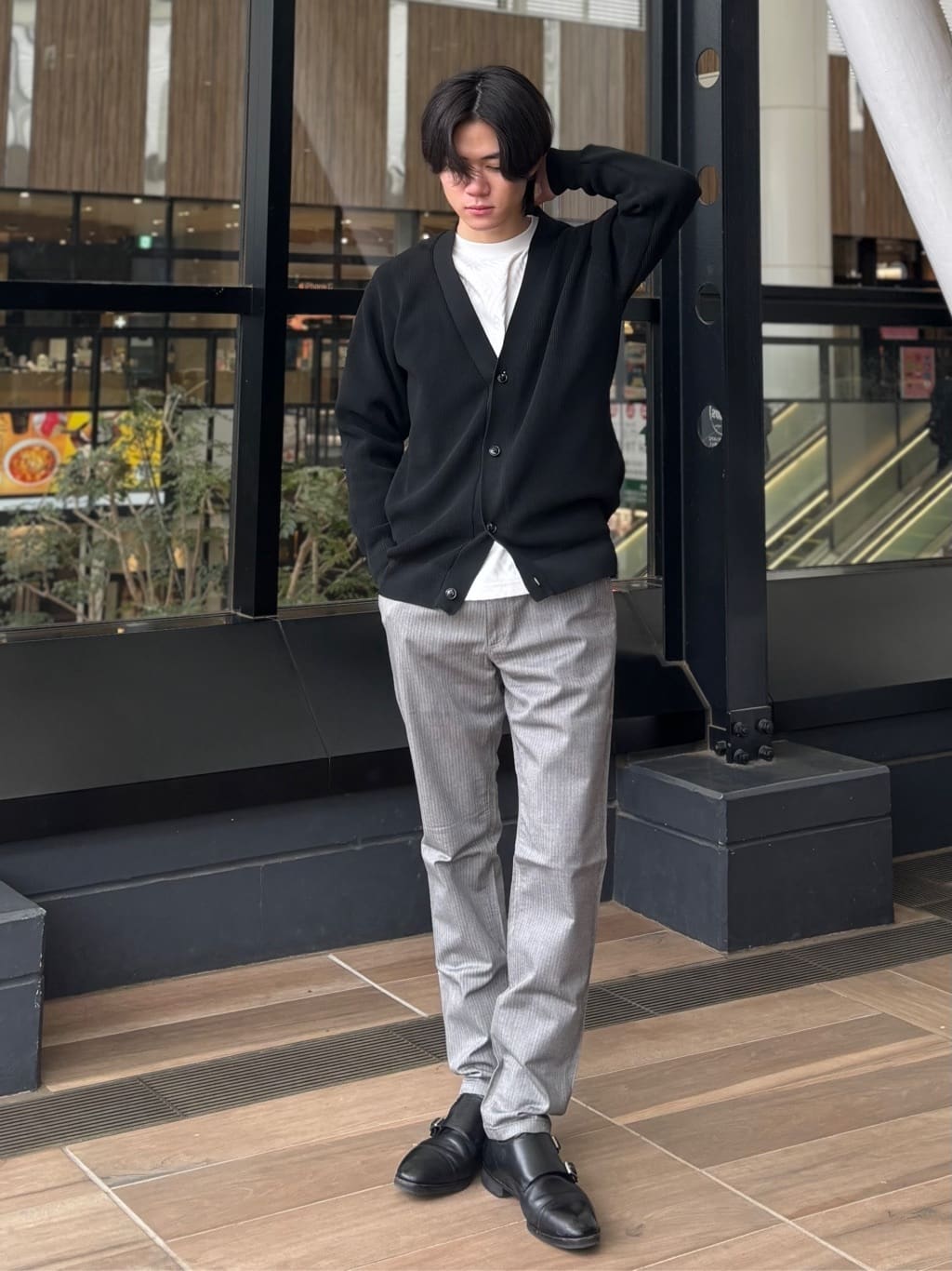 うらしーさんの「THE SHOP TK｜【季節の変わり目に最適】ニットカーディガン ドライタッチ／軽量」を使ったコーディネート