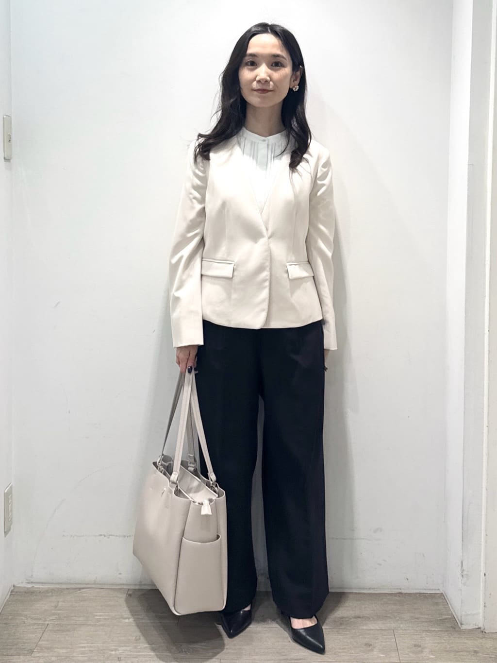 yuicciさんの「OPAQUE.CLIP｜《通勤／セットアップ対応》 パイピングVネックジャケット【洗濯機OK】」を使ったコーディネート