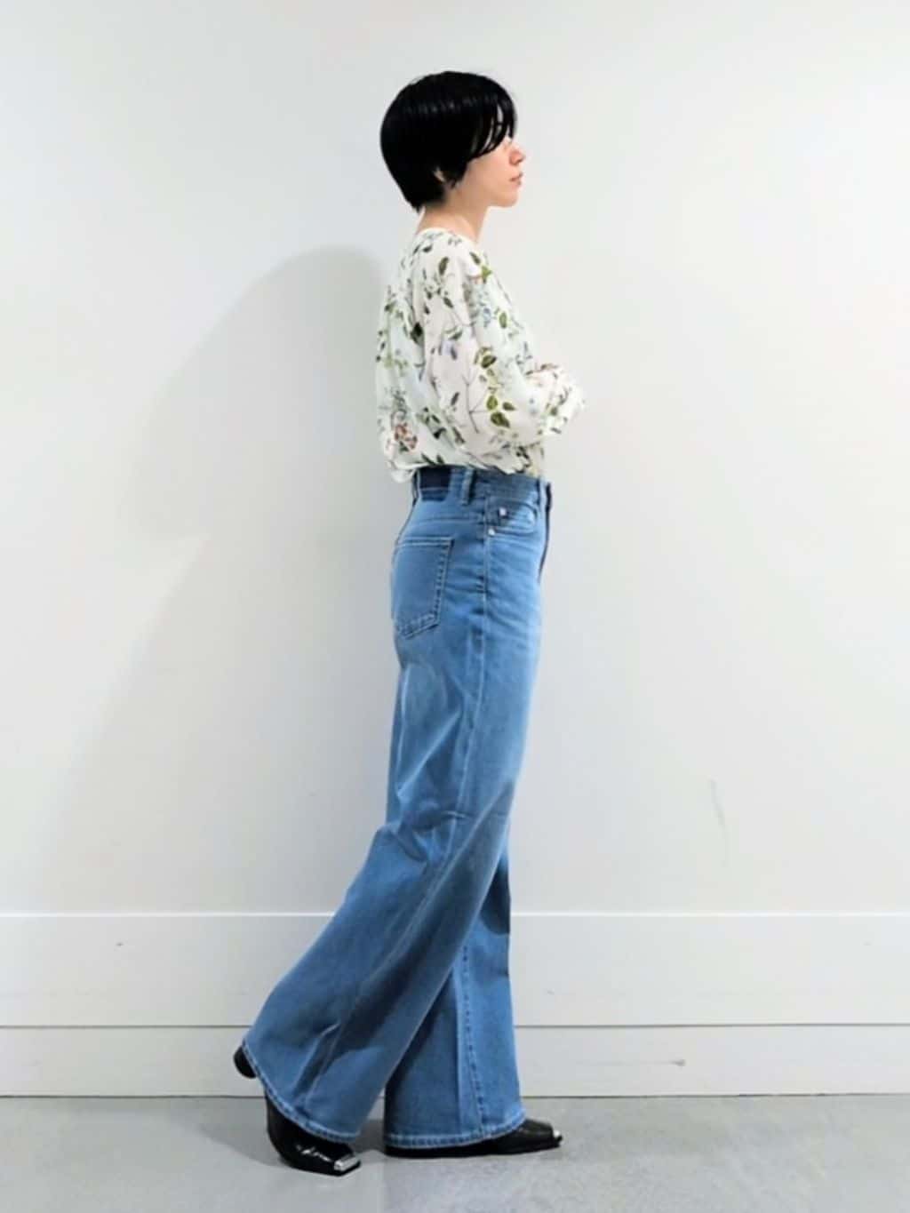 ミズタさんの「UNTITLED｜【花柄/洗える】ボタニカルブラウス」を使ったコーディネート