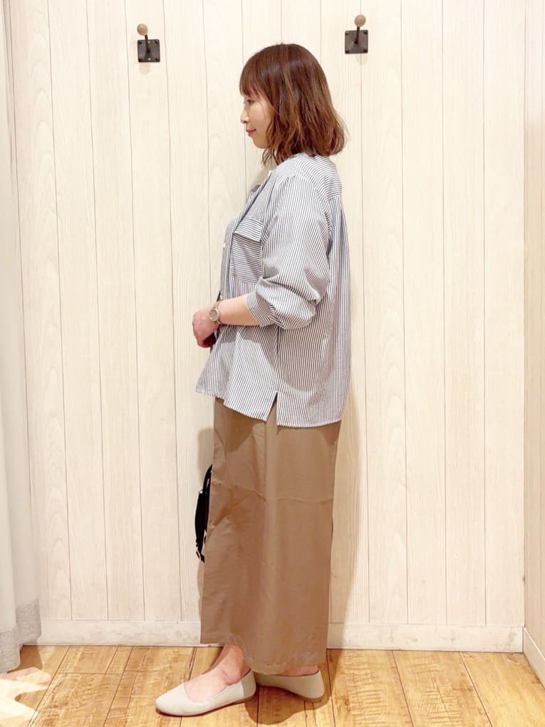 あいこさんの「SHOO･LA･RUE｜【UV/抗菌防臭/洗濯機可】小さめロゴの大人スムースロンT」を使ったコーディネート