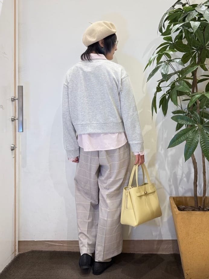 misakiさんの「SHOO･LA･RUE｜【洗濯機可】1枚でサマ見え シャツレイヤード風 スウェット」を使ったコーディネート