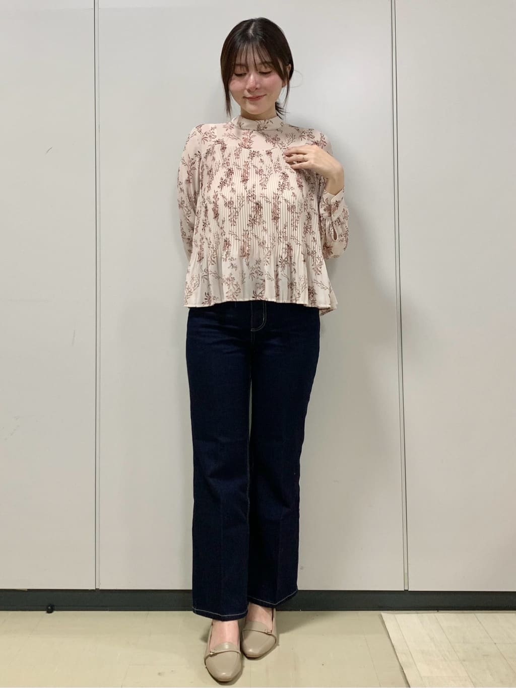 kasumiさんの「index｜エアリープリーツスタンドカラーブラウス【洗濯機OK／イージーアイロン／防シワ】《5col》」を使ったコーディネート