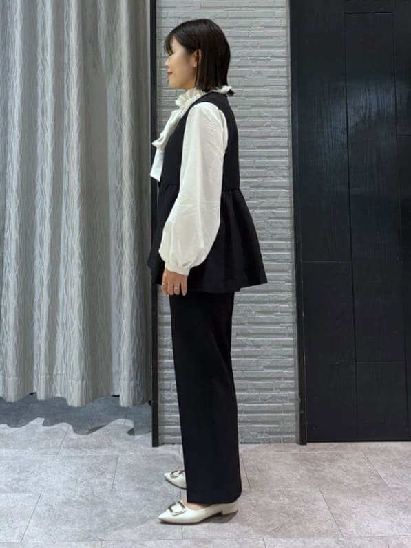chさんの「THE SHOP TK｜【通勤・きちんと見えに】ダブルクロス ペプラムジレ/セットアップ可」を使ったコーディネート