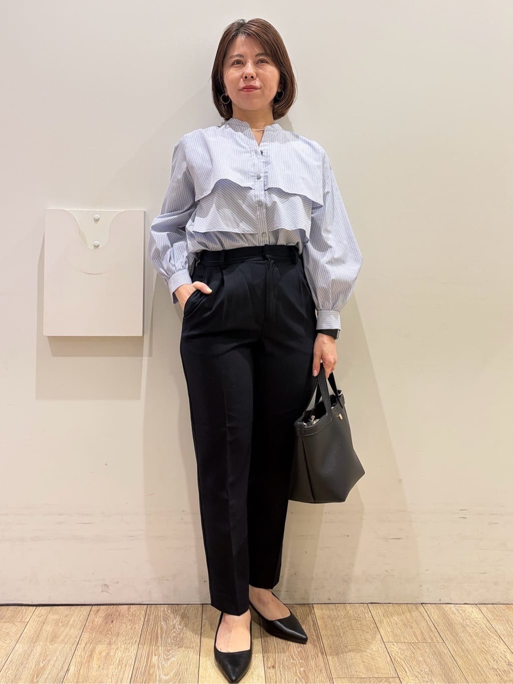 YUKOさんの「index｜フリルキーネックシャツ【洗濯機OK／イージーアイロン／防シワ】《XS～LL／7col》」を使ったコーディネート