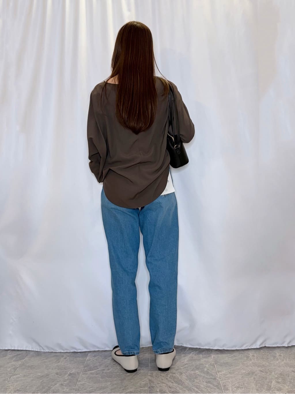 おうめさんの「SHOO･LA･RUE｜【SHOO・LA・RUE DENIM】大人のきれいめカジュアルに デニムテーパードパンツ」を使ったコーディネート