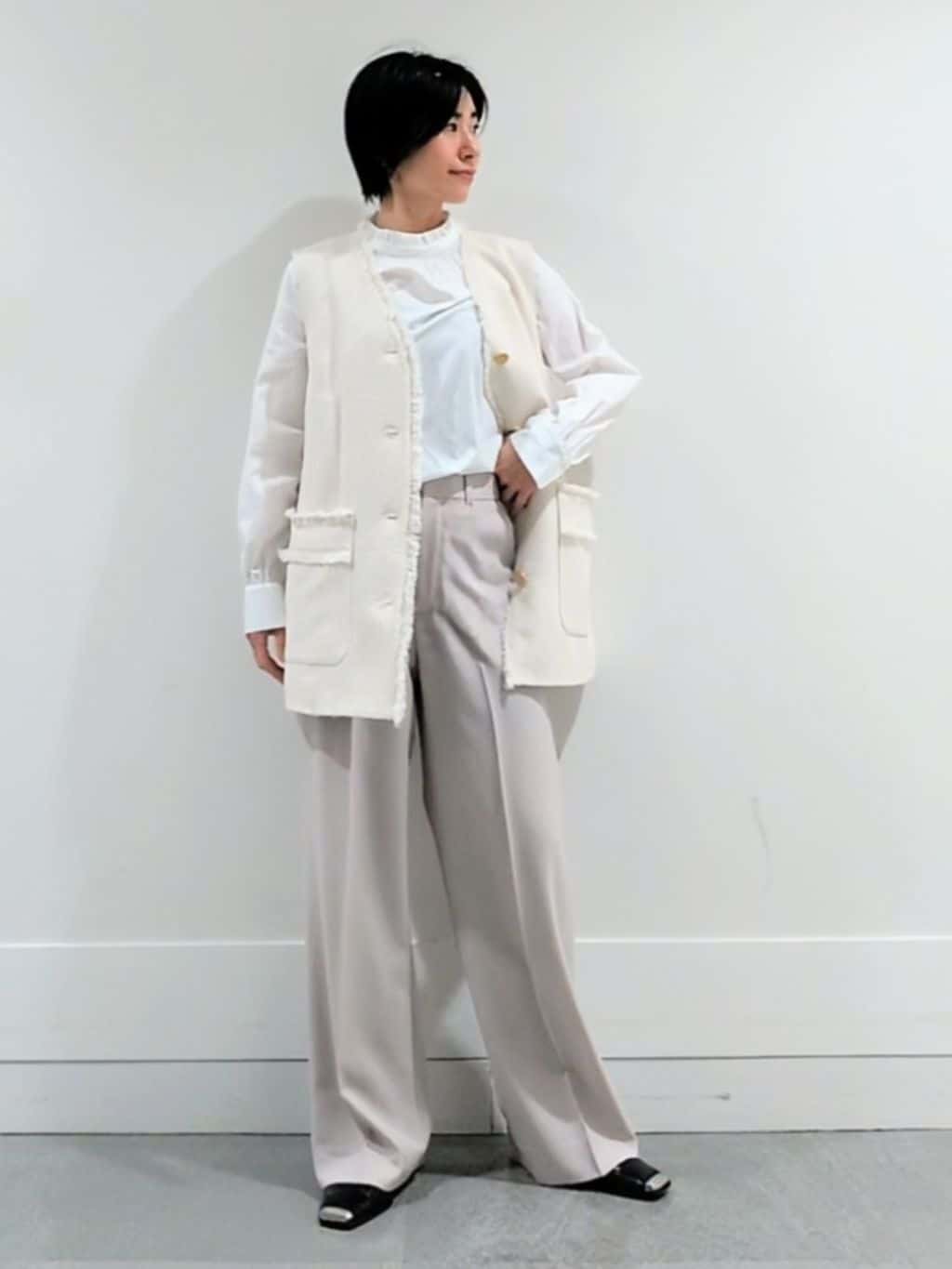 ミズタさんの「UNTITLED｜◆【コットン100/洗える】シャーリングフリルネックブラウス」を使ったコーディネート