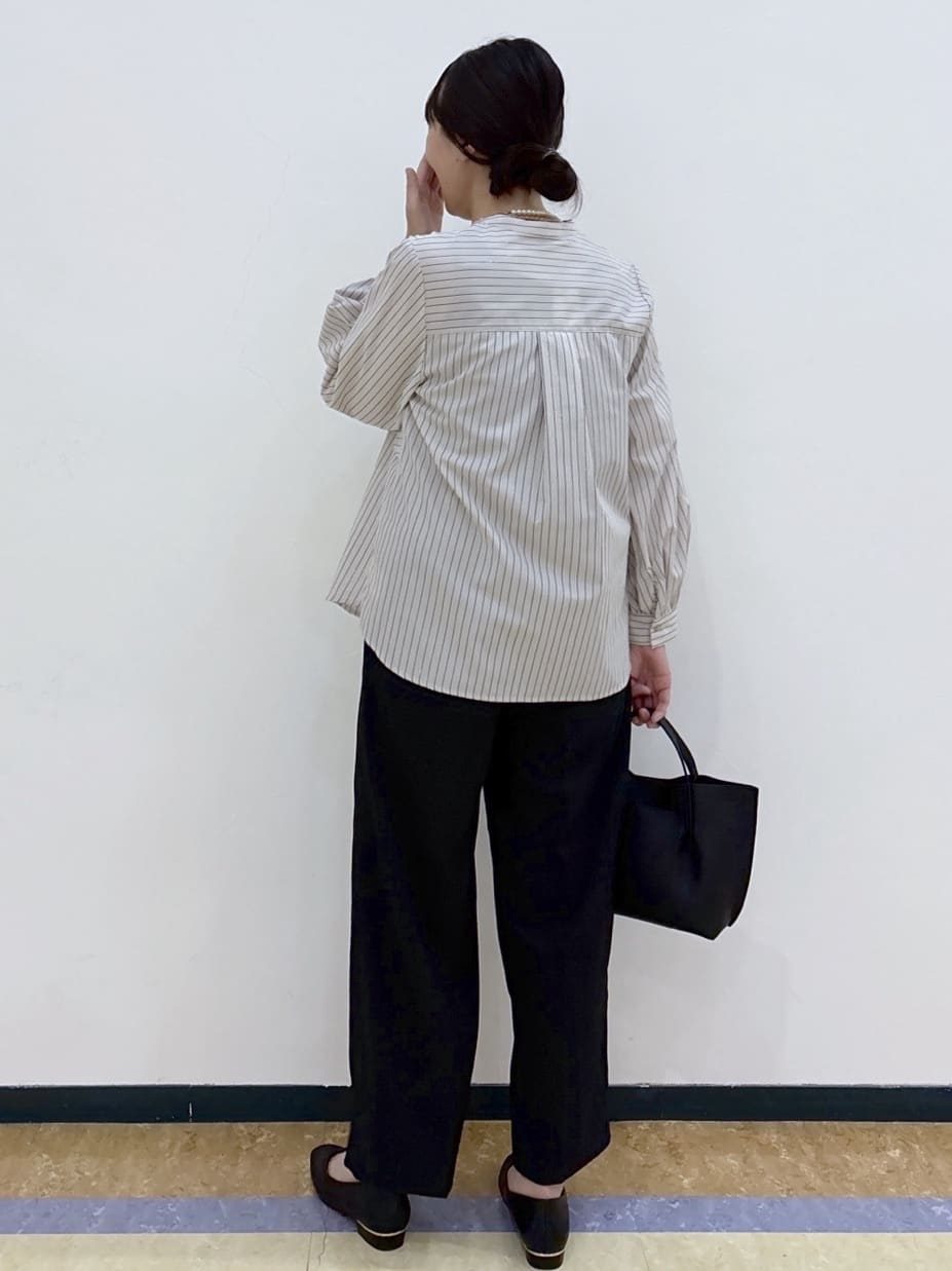 akariさんの「index｜フリルキーネックシャツ【洗濯機OK／イージーアイロン／防シワ】《XS～LL／7col》」を使ったコーディネート