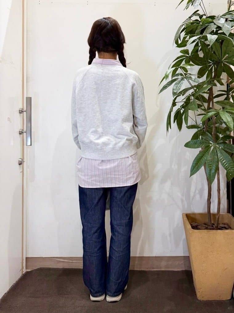 AYUMIさんの「SHOO･LA･RUE｜MIX調 シンプルラグランスウェット」を使ったコーディネート