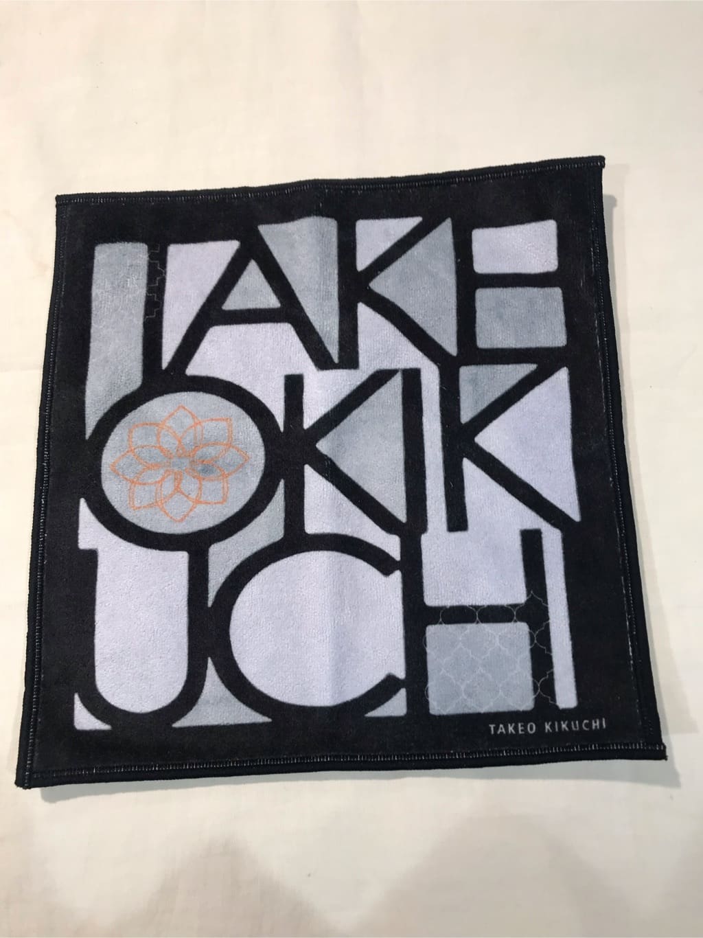 じゅんさんの「TAKEO KIKUCHI｜タイル柄プリントフォンカチ」を使ったコーディネート