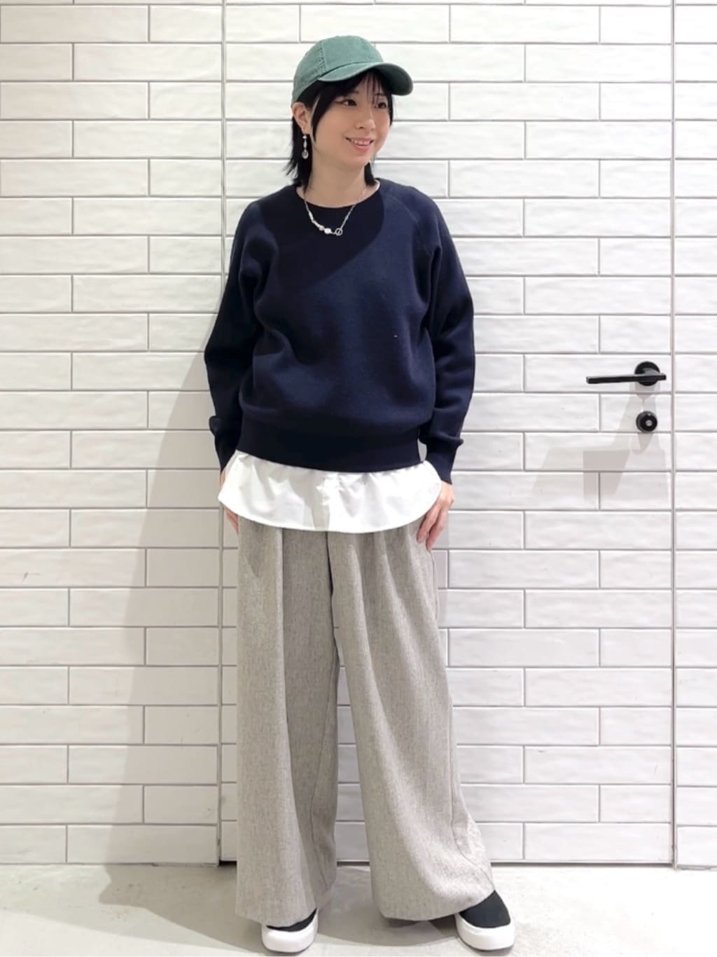 しおりさんの「OPAQUE.CLIP｜スウェットライクニット【洗濯機OK】」を使ったコーディネート