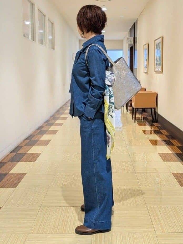 Hiromiさんの「INDIVI｜◆【セットアップ可/ワイド】ライトウェイトデニムパンツ」を使ったコーディネート