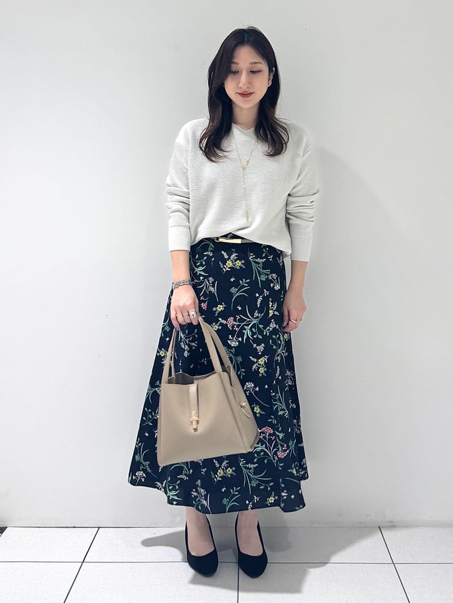 そんさんの「INDIVI｜【洗える／軽量】きらめきVネックニット」を使ったコーディネート