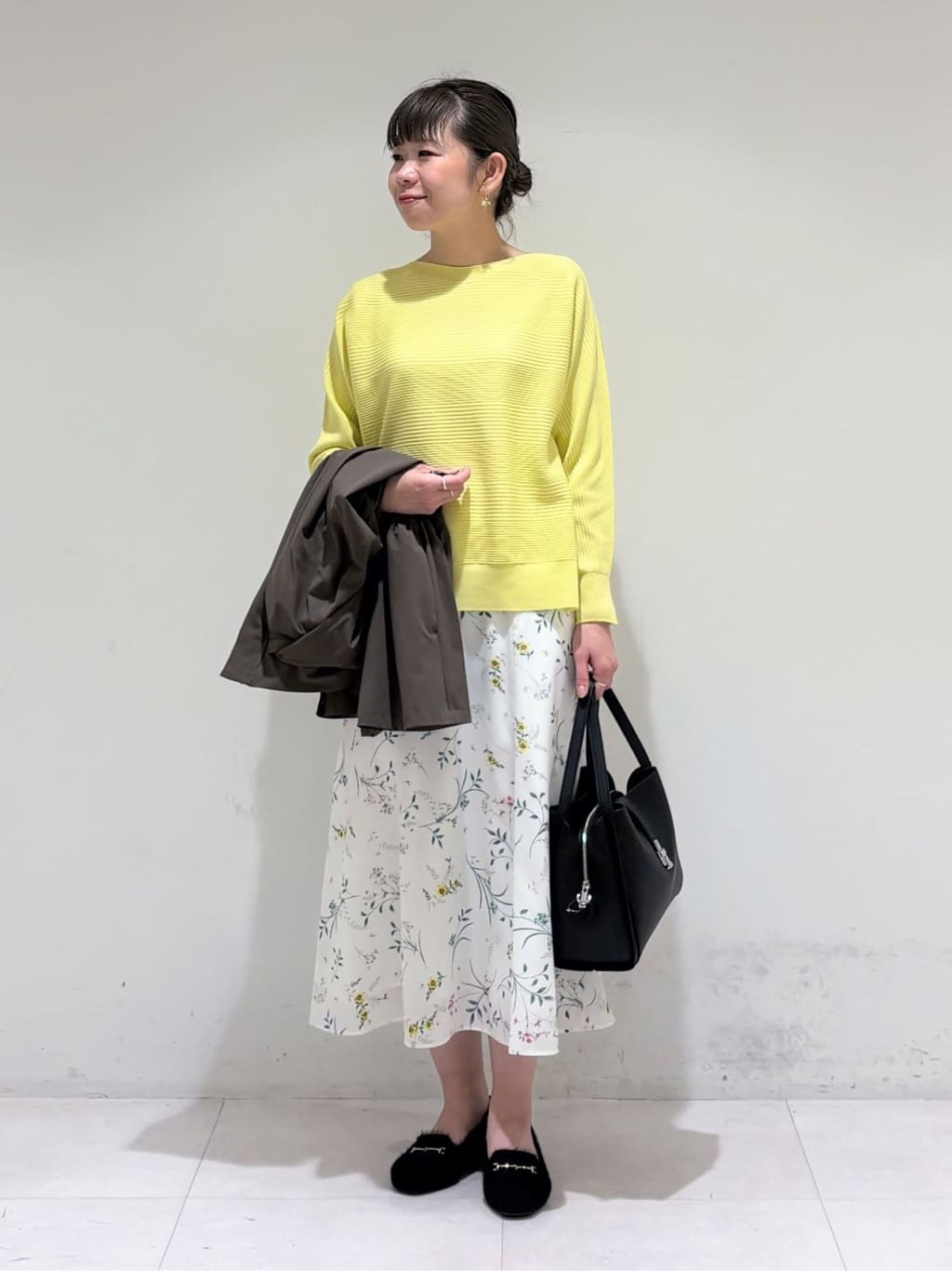 tsuyuさんの「INDIVI｜【合皮／ミドルサイズ】春カラーフォルムバッグ」を使ったコーディネート