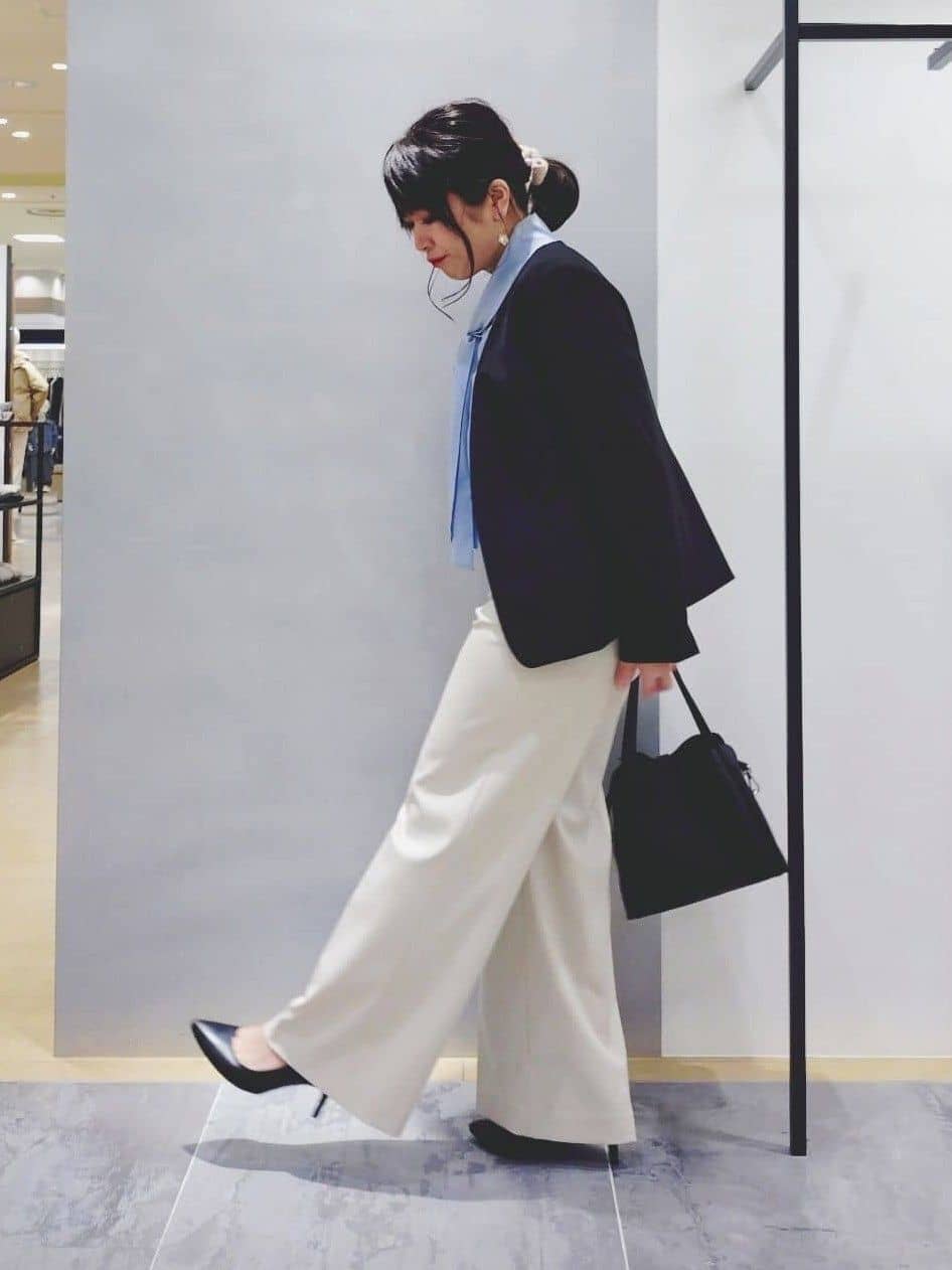 TOMOMIさんの「INDIVI｜【新作褒められパンツ】快温ワイドパンツ」を使ったコーディネート
