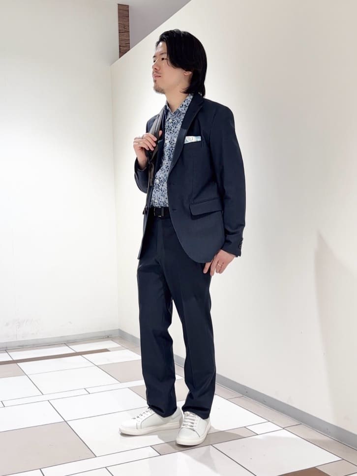 及川さんの「TAKEO KIKUCHI｜ストライプ小花 長袖シャツ」を使ったコーディネート