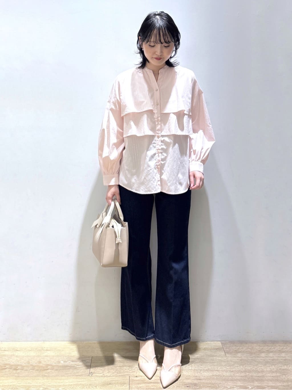 mizukiさんの「index｜フリルキーネックシャツ【洗濯機OK／イージーアイロン／防シワ】《XS～LL／7col》」を使ったコーディネート
