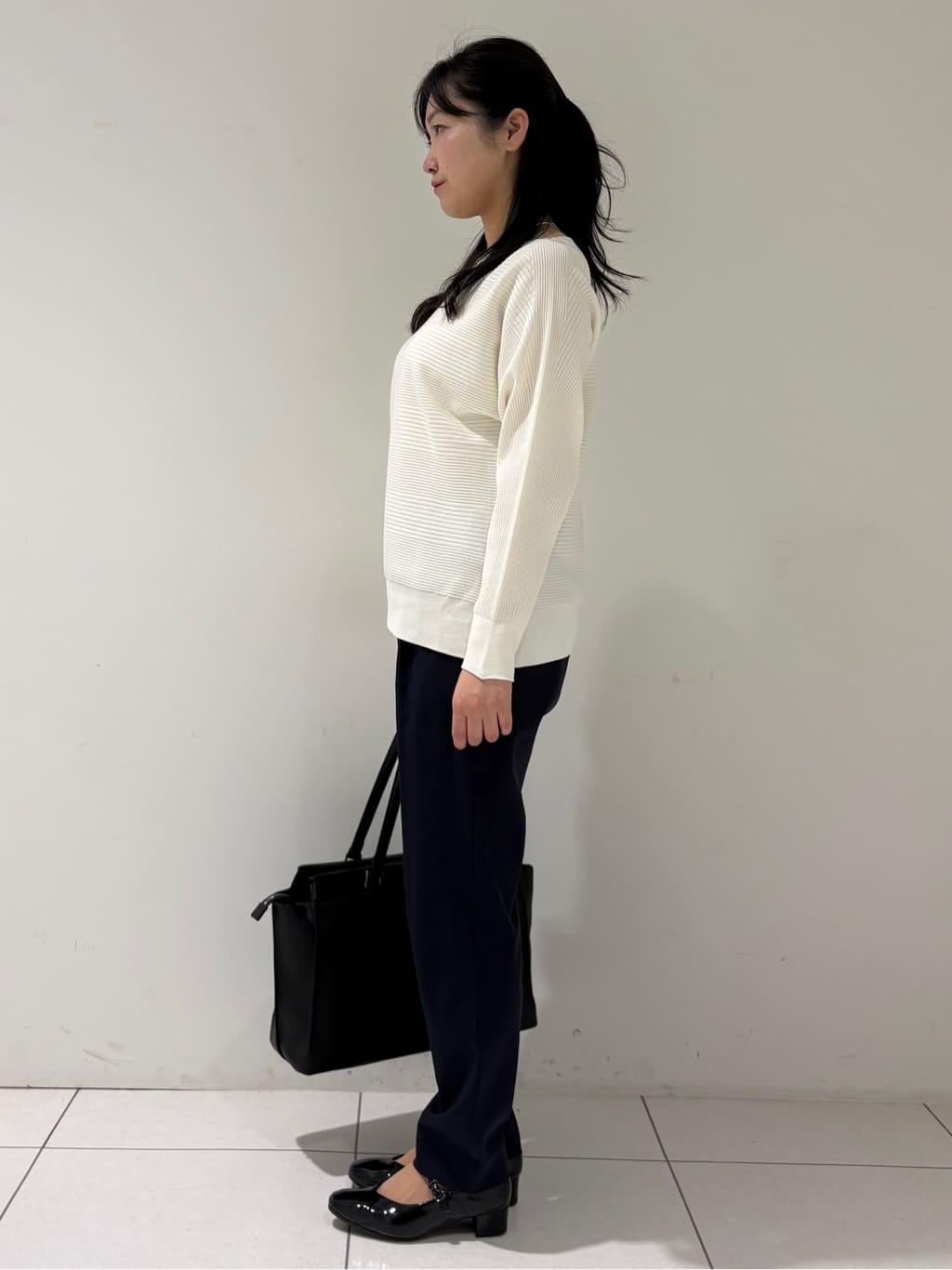 momokoさんの「INDIVI｜【洗える／キレイ色】体型カバー無縫製ニット」を使ったコーディネート