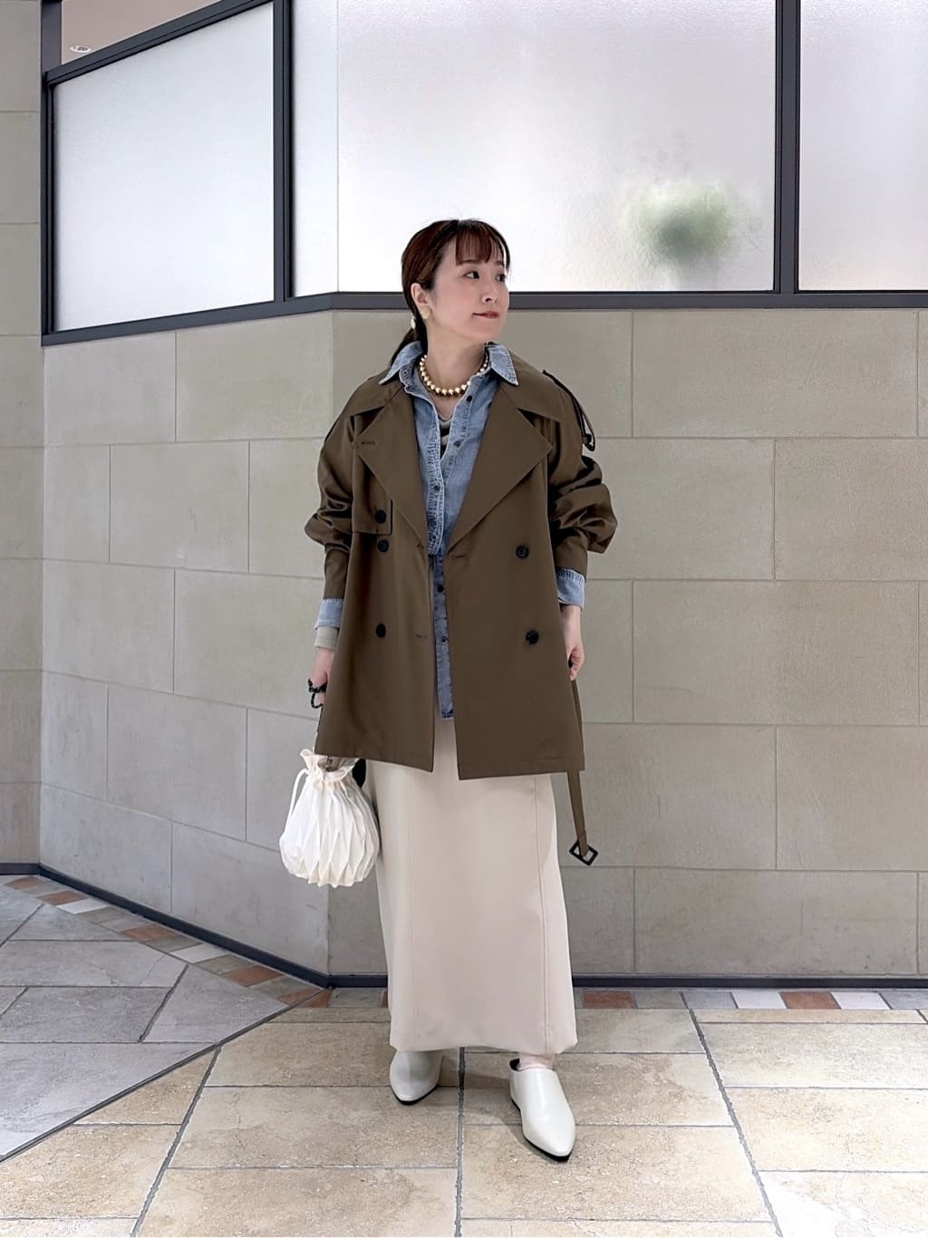 よねさんの「INDIVI｜【撥水】ボンディングショートトレンチ」を使ったコーディネート