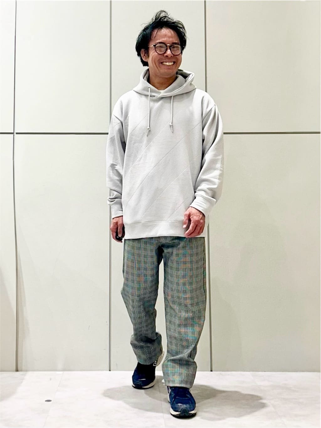 KENJI Iさんの「THE SHOP TK｜【さりげない表情が、品よく映える。】ふくれジャカードパーカ」を使ったコーディネート