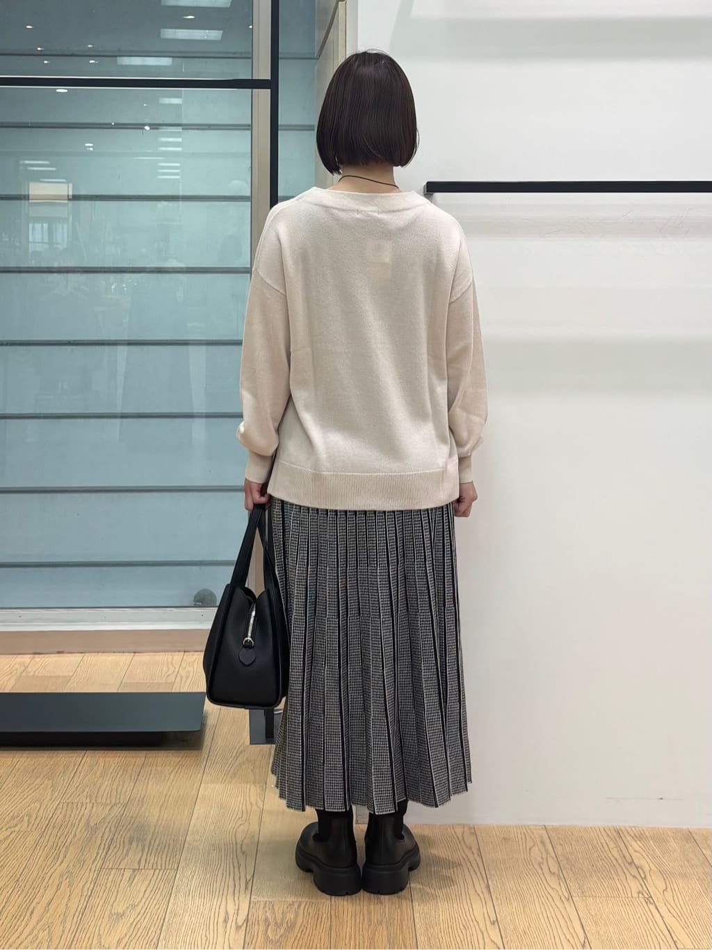 asamiさんの「INDIVI｜【洗える／カシミヤ混】ボトルネック ドルマンスリーブニット」を使ったコーディネート