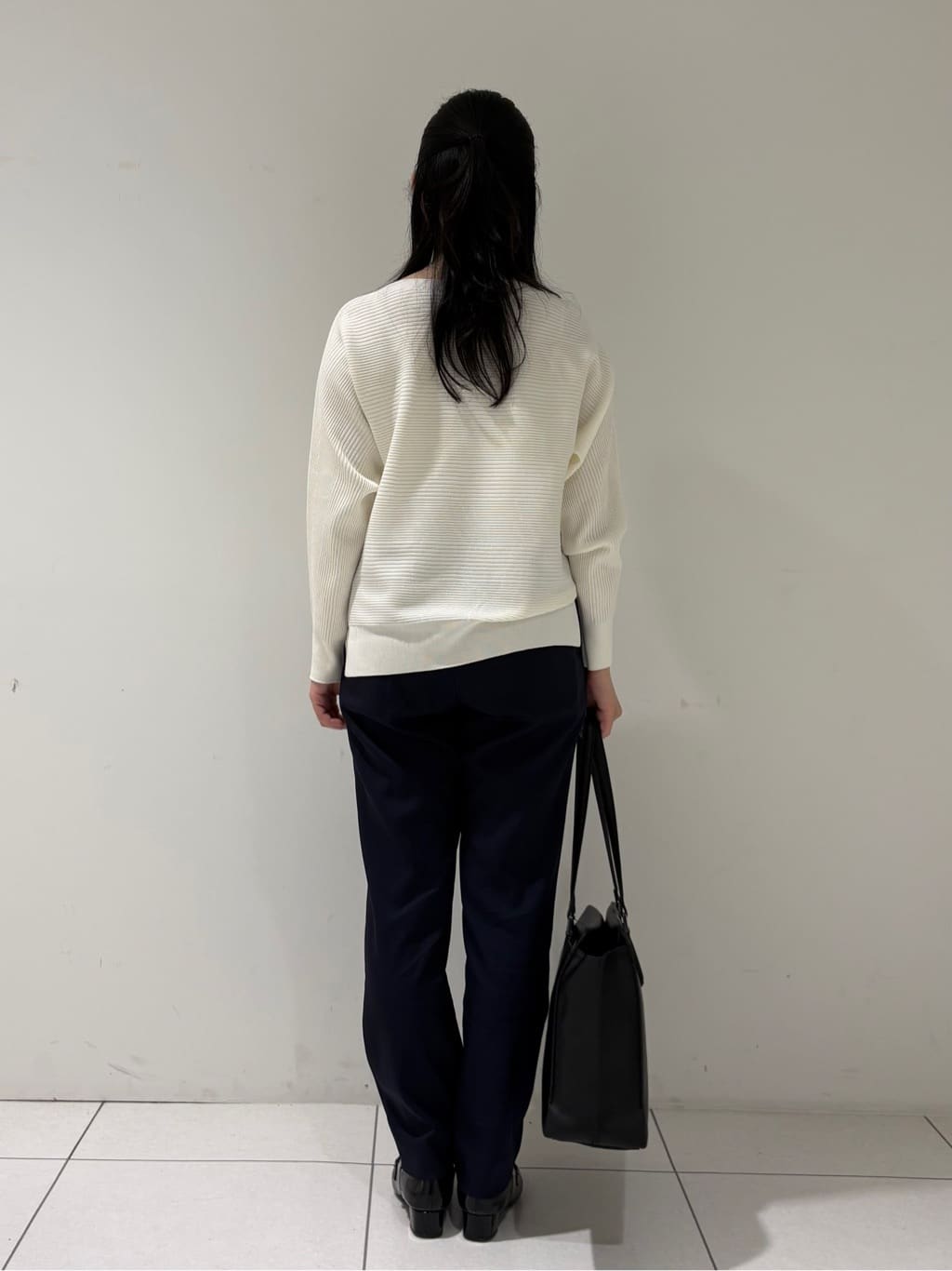 momokoさんの「INDIVI｜【洗える／キレイ色】体型カバー無縫製ニット」を使ったコーディネート