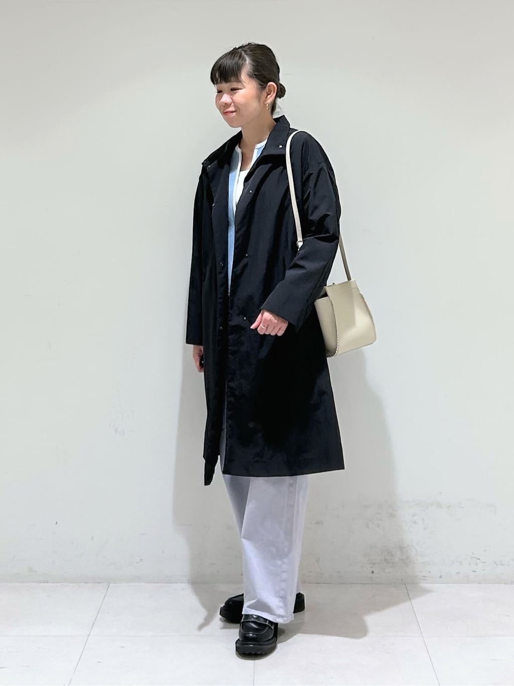tsuyuさんの「INDIVI｜【合皮】スタッズ風メタルポシェットバッグ」を使ったコーディネート