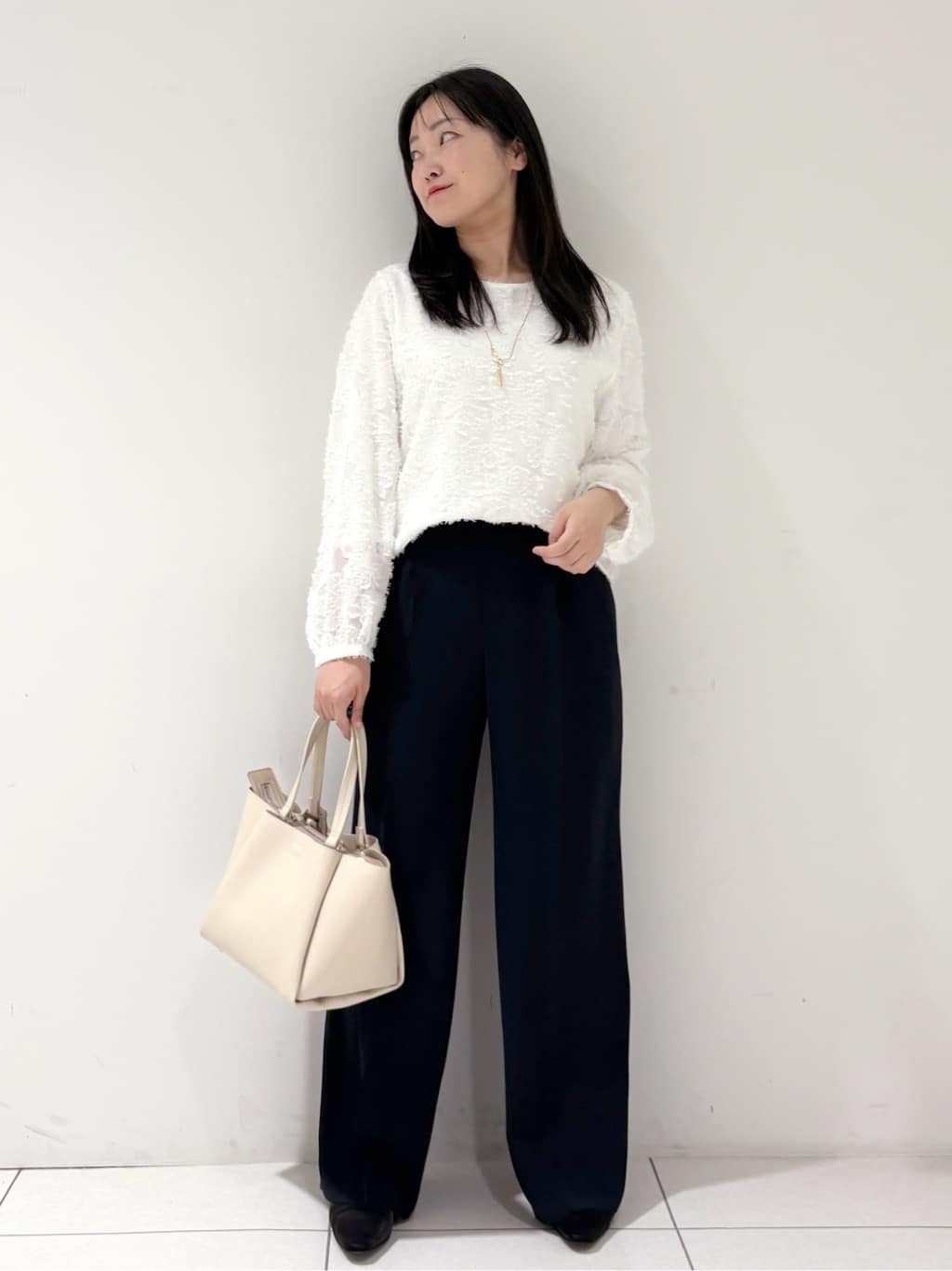 momokoさんの「INDIVI｜【華やか／大人シアー／セレモニー】カットフリンジブラウス」を使ったコーディネート