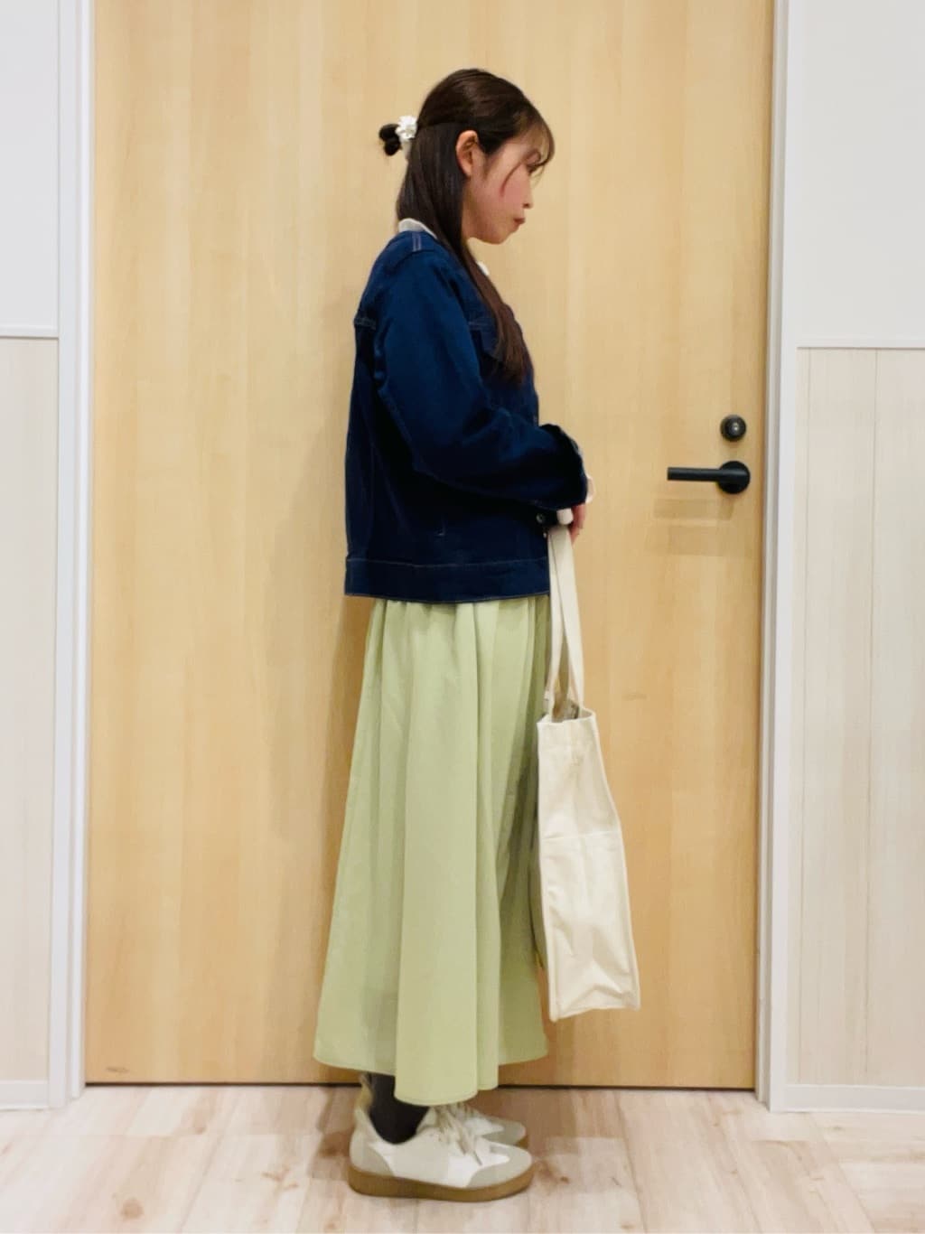 minamiさんの「SHOO･LA･RUE｜【SHOO・LA・RUE DENIM/S-LL/高レビュー】大人のための ノーカラーデニムジャケット」を使ったコーディネート