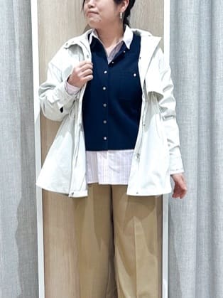 naoさんの「grove｜【撥水／シルエット2WAY】羽織るだけでサマになる、スタンドネックテントラインコート」を使ったコーディネート