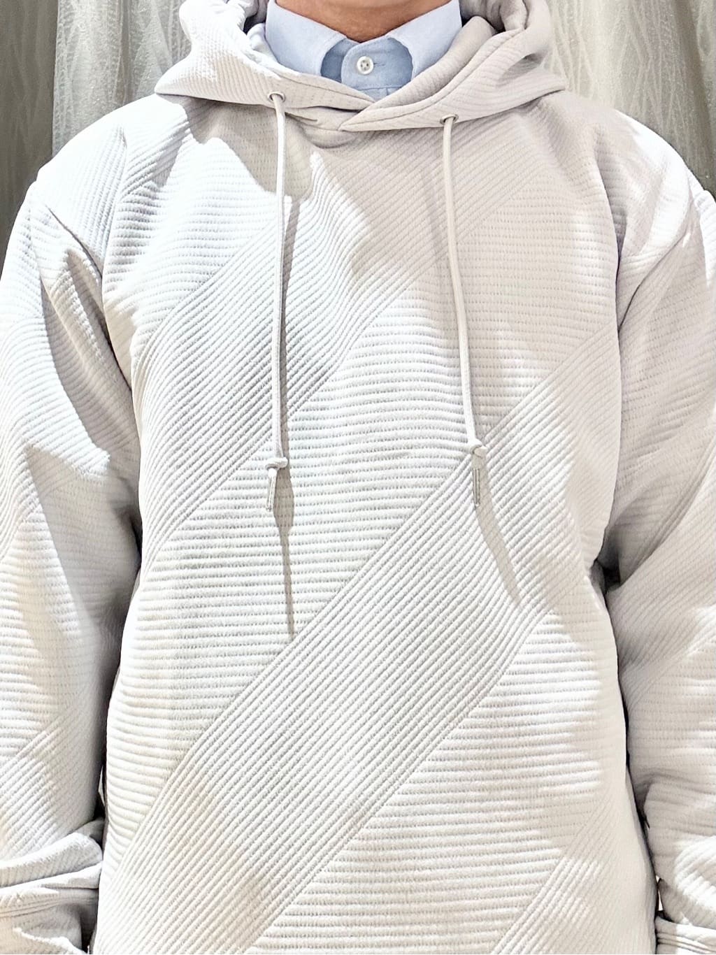 KENJI Iさんの「THE SHOP TK｜【さりげない表情が、品よく映える。】ふくれジャカードパーカ」を使ったコーディネート
