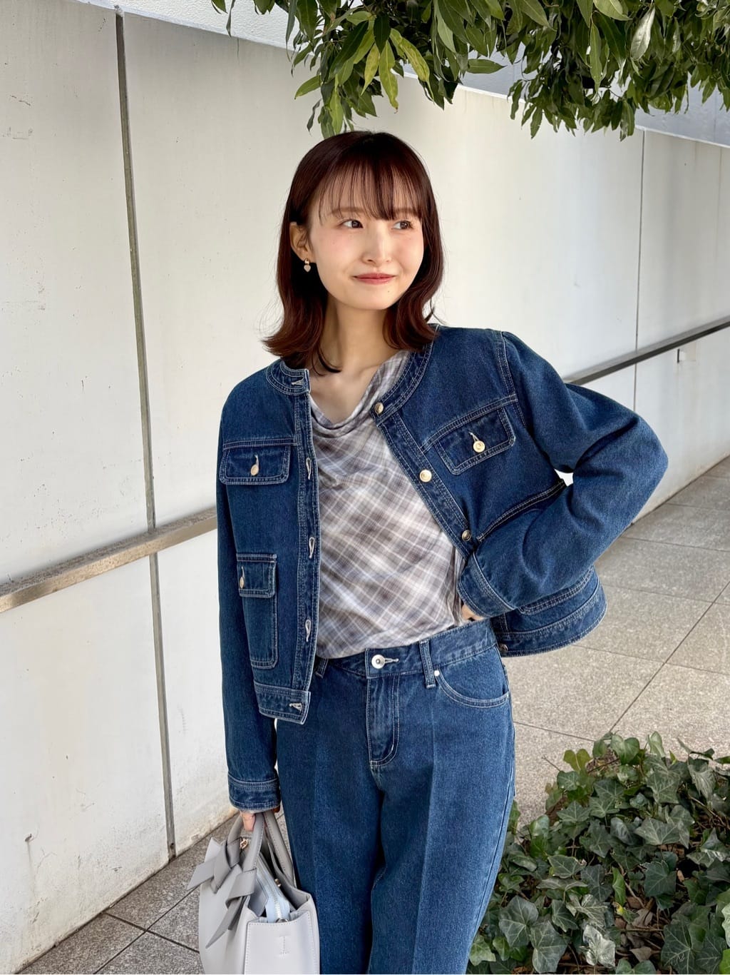 みさかさんの「index｜シアーチェックドレープネックトップス【洗濯機OK】」を使ったコーディネート