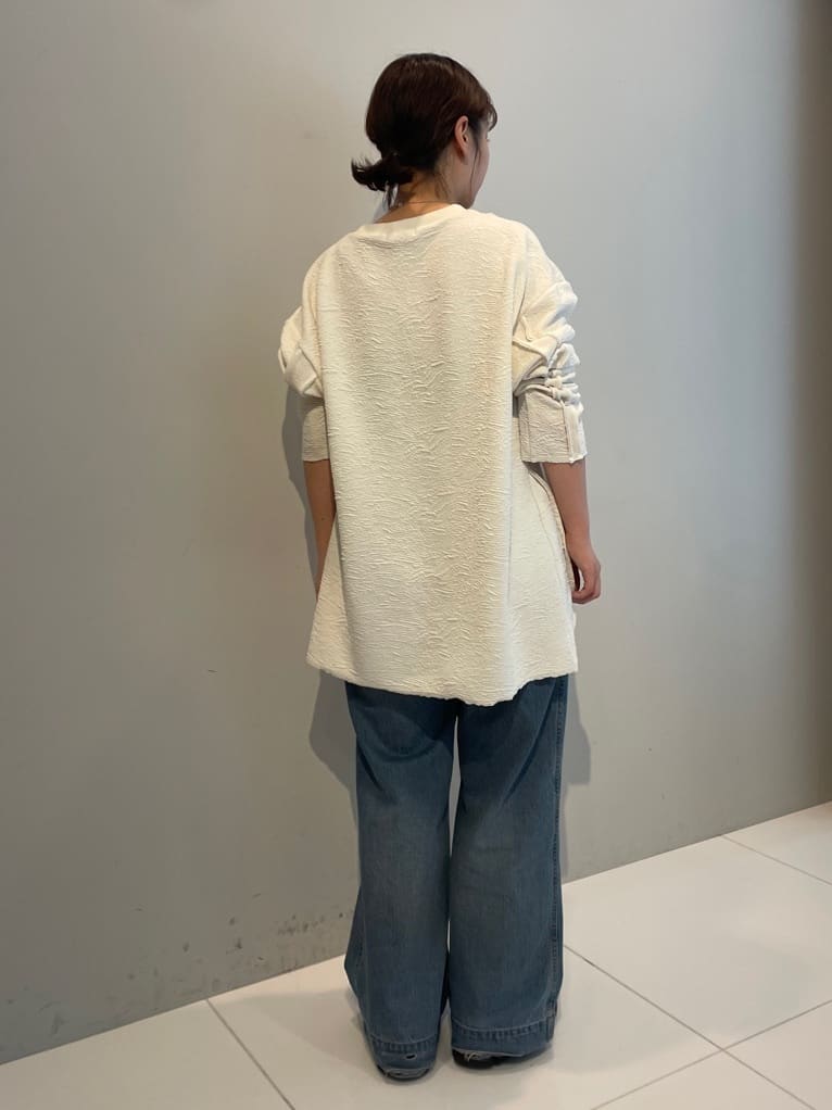 abeさんの「tk.TAKEO KIKUCHI｜アルチザンカットフクレジャカードカットソー」を使ったコーディネート