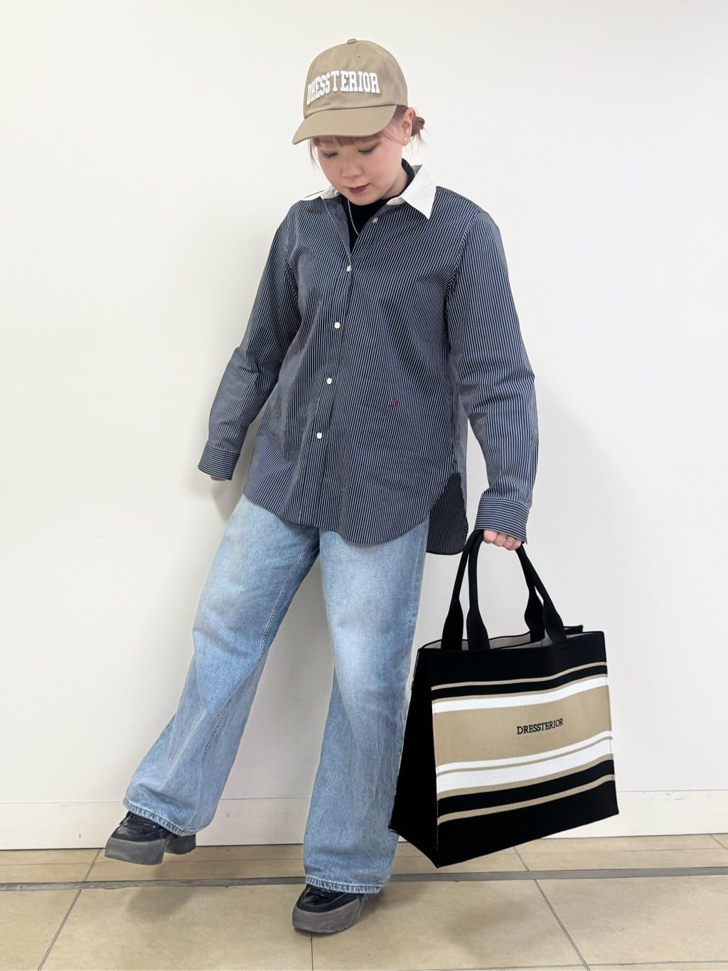 なかもとあきさんの「DRESSTERIOR｜◆【通勤/着映え/ウォッシャブル】オーバーシルエット クレリックシャツ」を使ったコーディネート