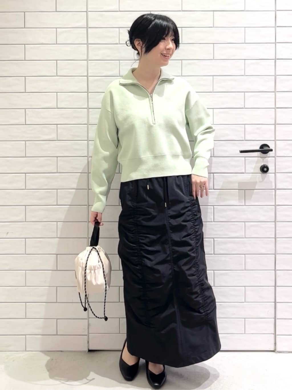 しおりさんの「OPAQUE.CLIP｜ハーフZIP刺繍ロゴニット【洗濯機OK】」を使ったコーディネート