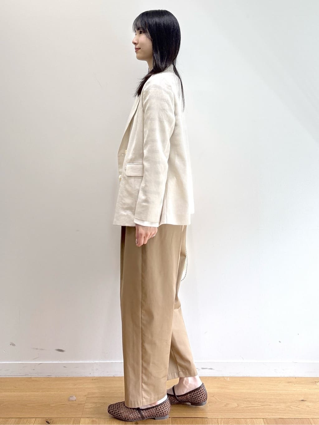 sachikoさんの「OPAQUE.CLIP｜バレルレッグチノパンツ【洗濯機OK】」を使ったコーディネート