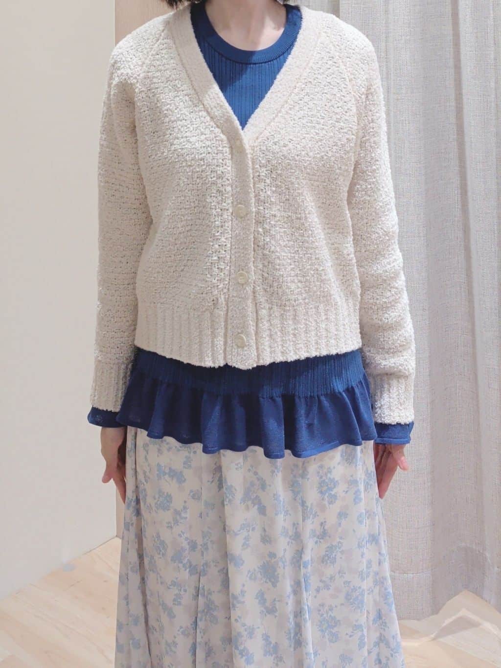 Yuiさんの「grove｜高評価！【洗える】リラックスして着たい、Vネックカーディガン」を使ったコーディネート