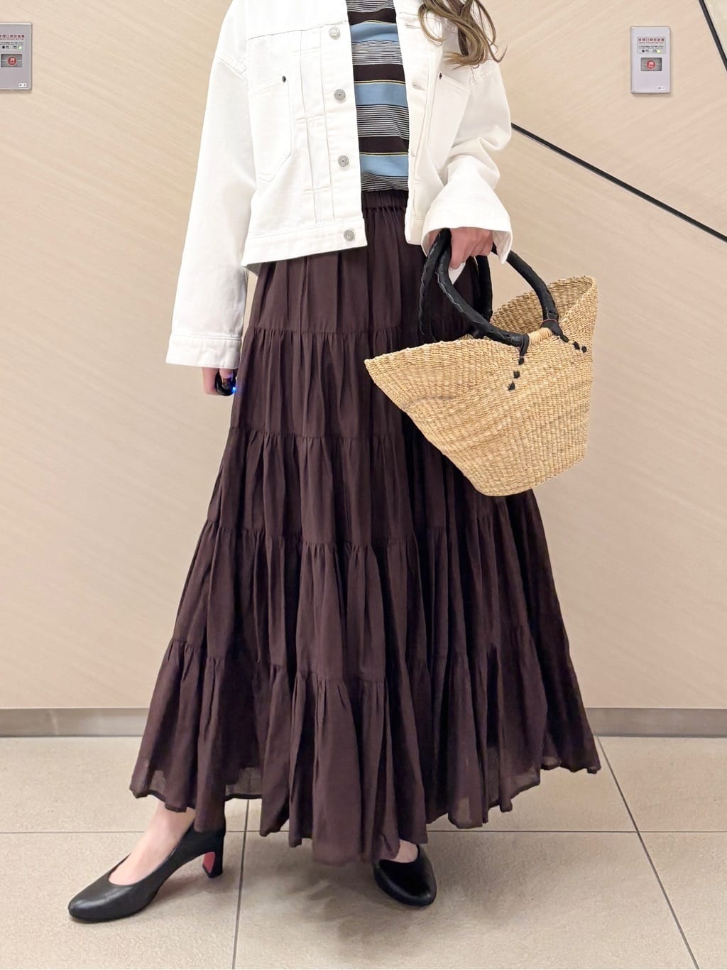 清水夏姫さんの「DRESSTERIOR｜【ウォッシャブル】バンドカラー ホワイトＧジャン」を使ったコーディネート