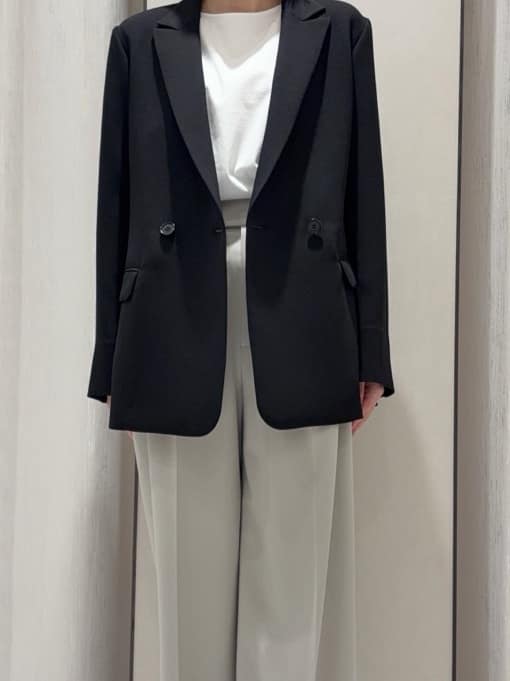 わたなべさんの「UNTITLED｜◆【洗える/ストレッチ性】ダブルブレストジャケット」を使ったコーディネート