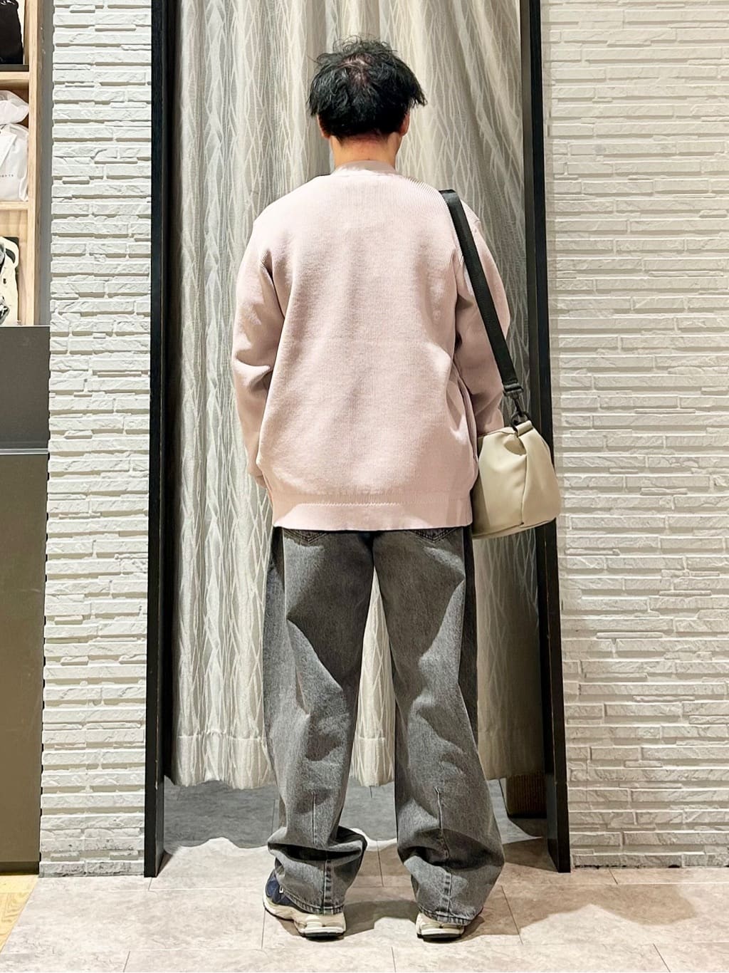 KENJI Iさんの「THE SHOP TK｜【季節の変わり目に最適】ニットカーディガン ドライタッチ／軽量」を使ったコーディネート