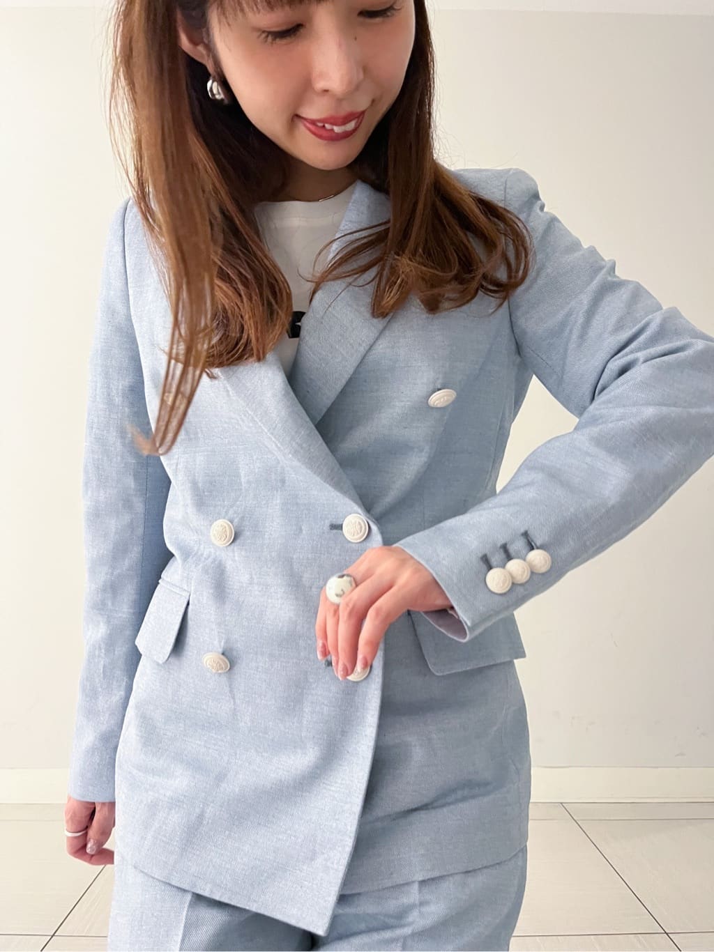 じゅんさんの「DRESSTERIOR｜◆【セットアップ可/ウォッシャブル】リネンブレンドワイドパンツ」を使ったコーディネート