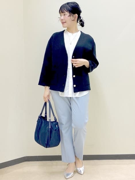  beni_gingerさんの「Reflect｜【程よいゆとり感／体型カバー】ピンタックデザインシャンブレーブラウス」を使ったコーディネート