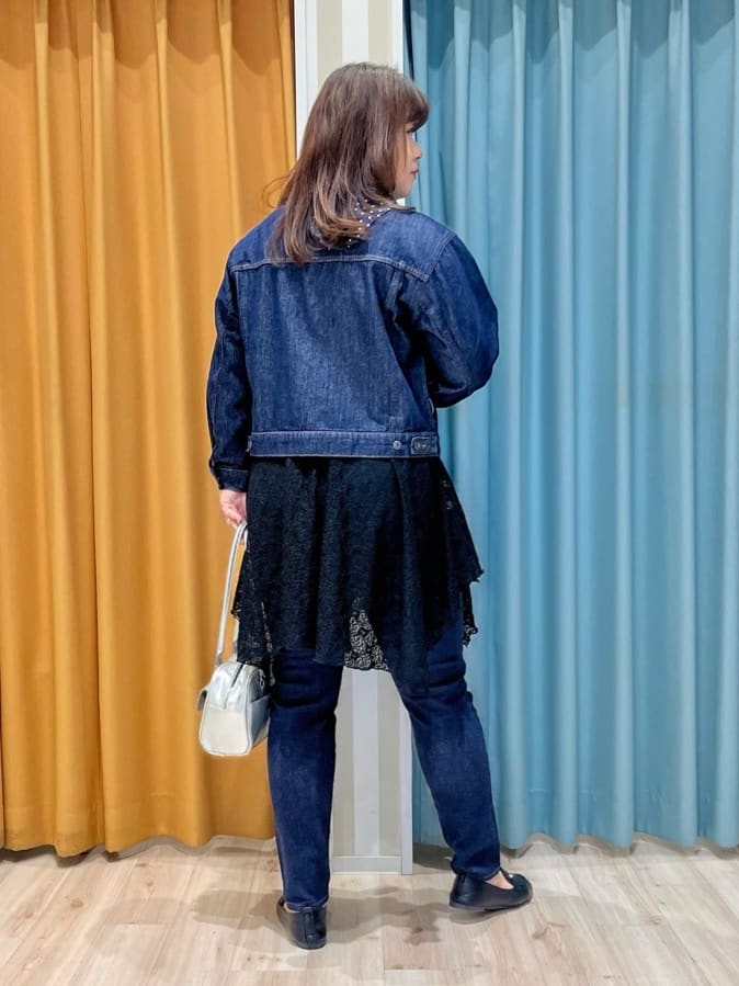 TUMU-TUMUさんの「SHOO･LA･RUE｜【SHOO・LA・RUE DENIM】羽織るだけでこなれる　オーバーサイズデニムジャケット」を使ったコーディネート