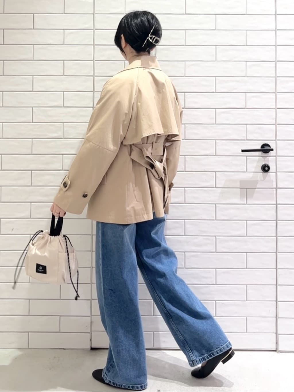 しおりさんの「OPAQUE.CLIP｜ミドルトレンチコート【洗濯機OK】」を使ったコーディネート