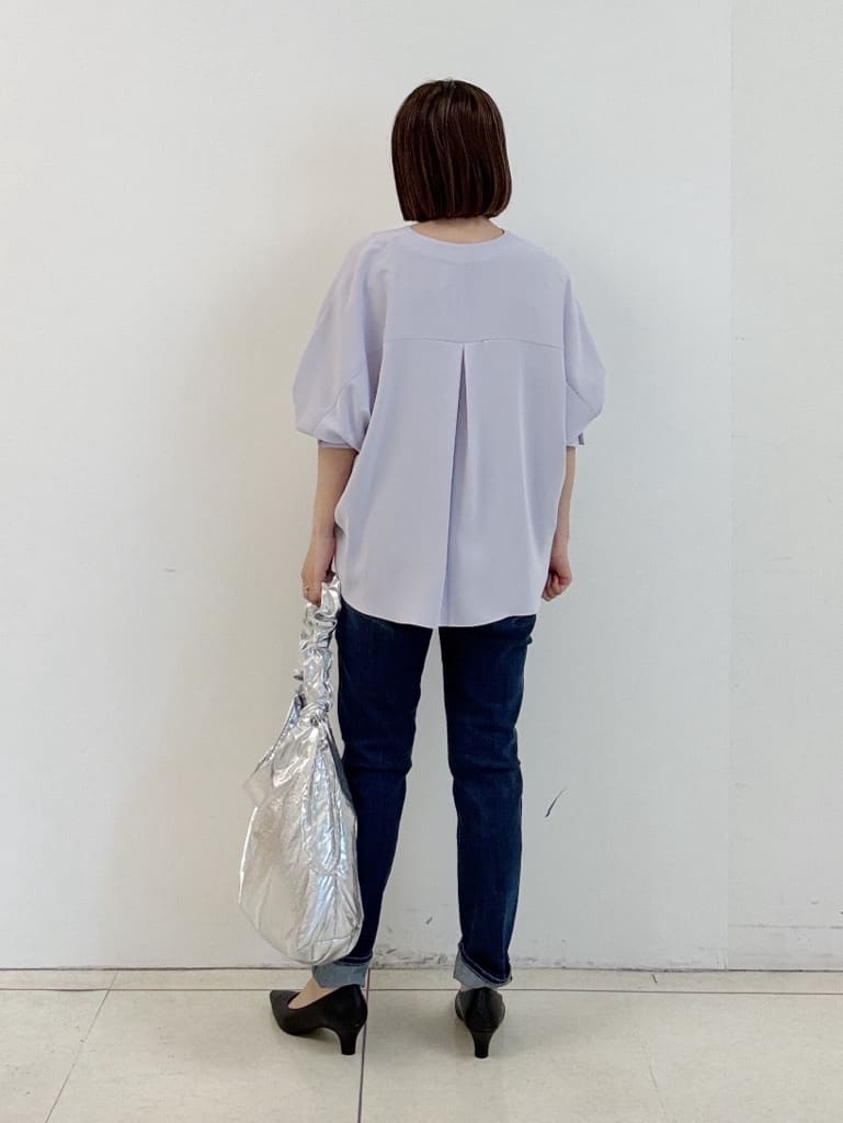 yoshiyaさんの「INDIVI｜【ラム革／美脚／通勤】レザーパンプス」を使ったコーディネート