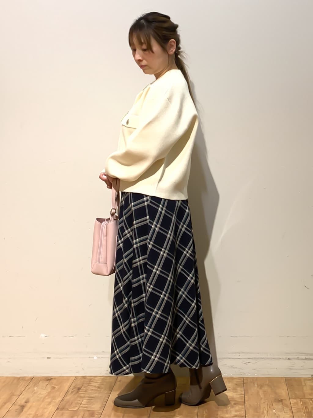 MEGさんの「SHOO･LA･RUE｜【洗濯機可/S-LL】1枚でも羽織りでも 華やか上品カーデ」を使ったコーディネート