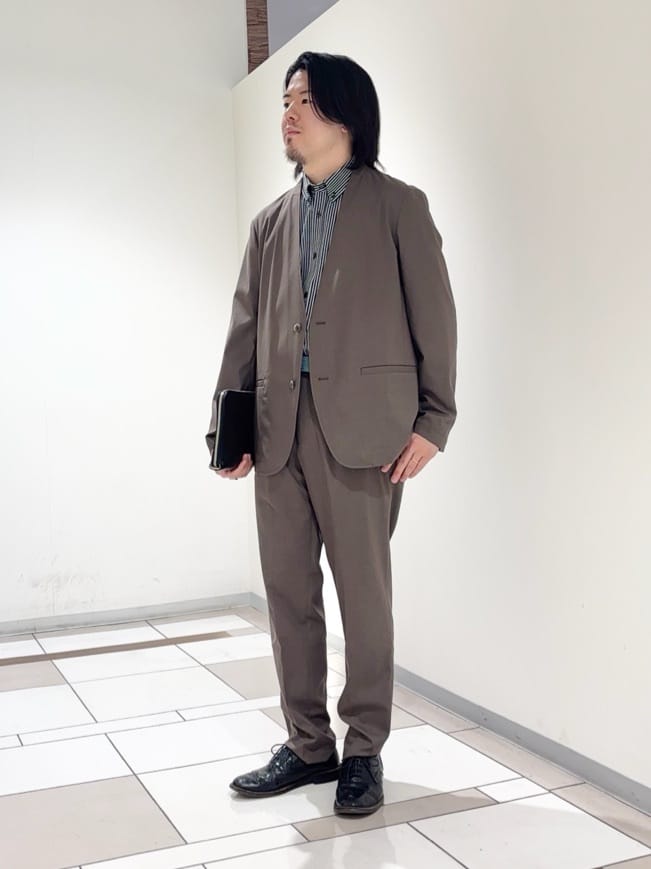 及川さんの「TAKEO KIKUCHI｜【ON／OFF兼用】CARREMANファブリック ノーカラージャケット」を使ったコーディネート