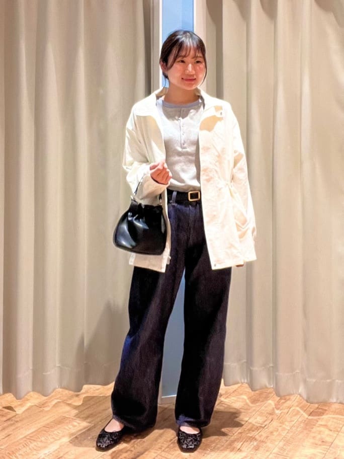 もんちゃんさんの「SHOO･LA･RUE｜【防花粉/S-LL】ウエストマークですっきり見え　軽やかスタンドブルゾン」を使ったコーディネート